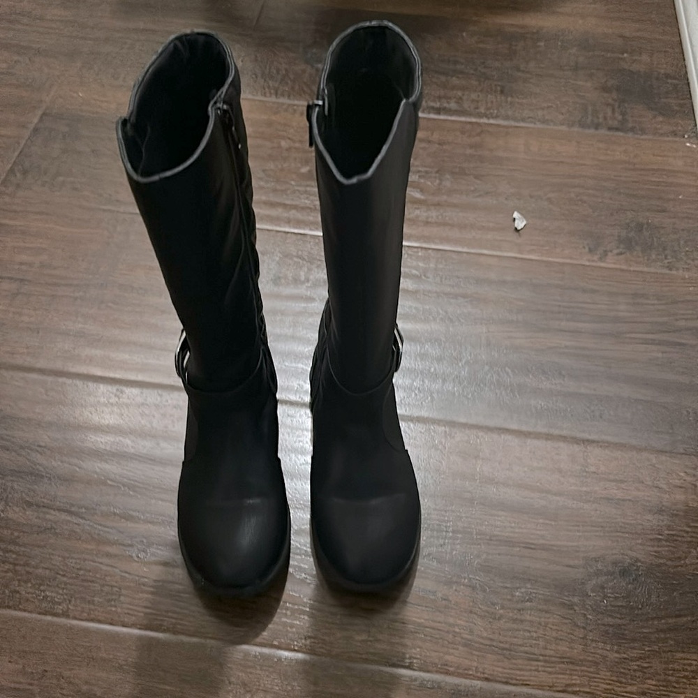 Girls Tall Black Boots, size 13, from Kohl’s. Almost new.